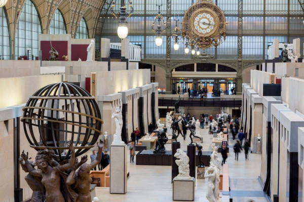Louis Vuitton Picks Louvre Courtyard for Fall Show – WWD
