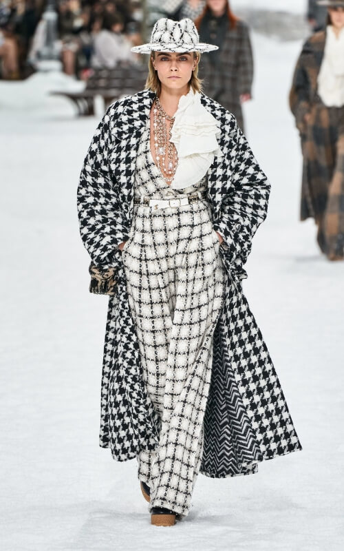 Chanel pays tribute to Lagerfeld with his final collection – DW – 03/05/2019