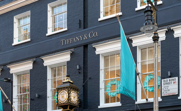 Tiffany & Co. Will Exhibit Its Jewels at London's Saatchi Gallery