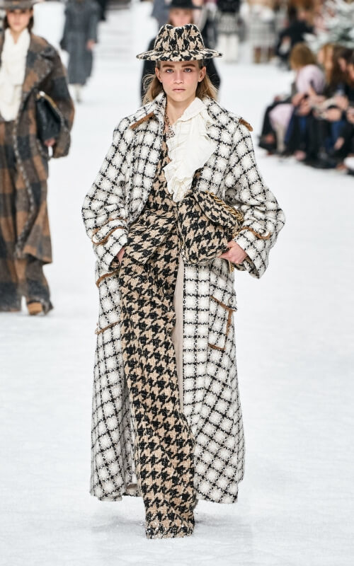 Chanel says goodbye to Karl Lagerfeld gracefully, in a stunning