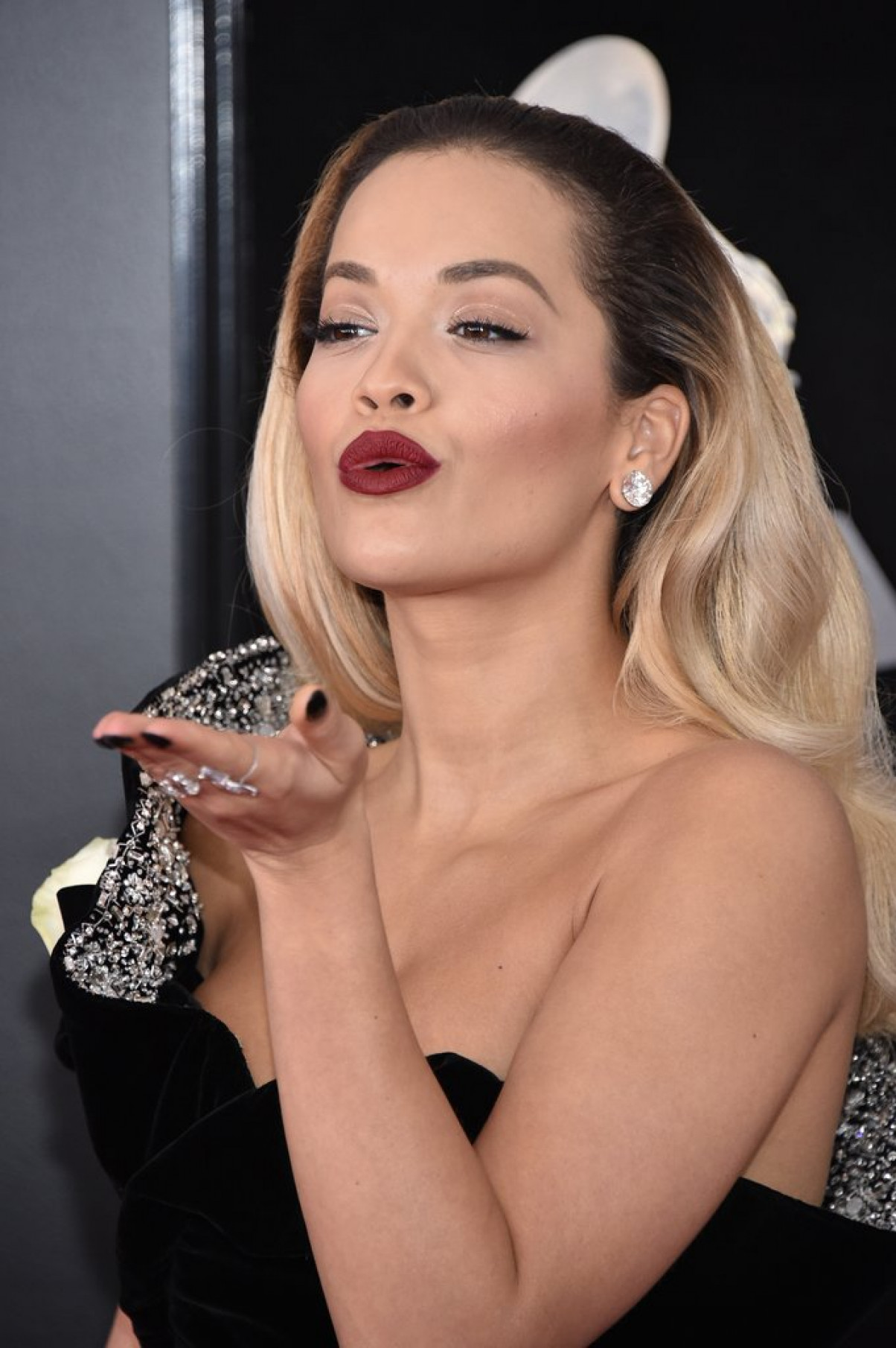 Rita Ora Hair Makeup Grammys 2018
