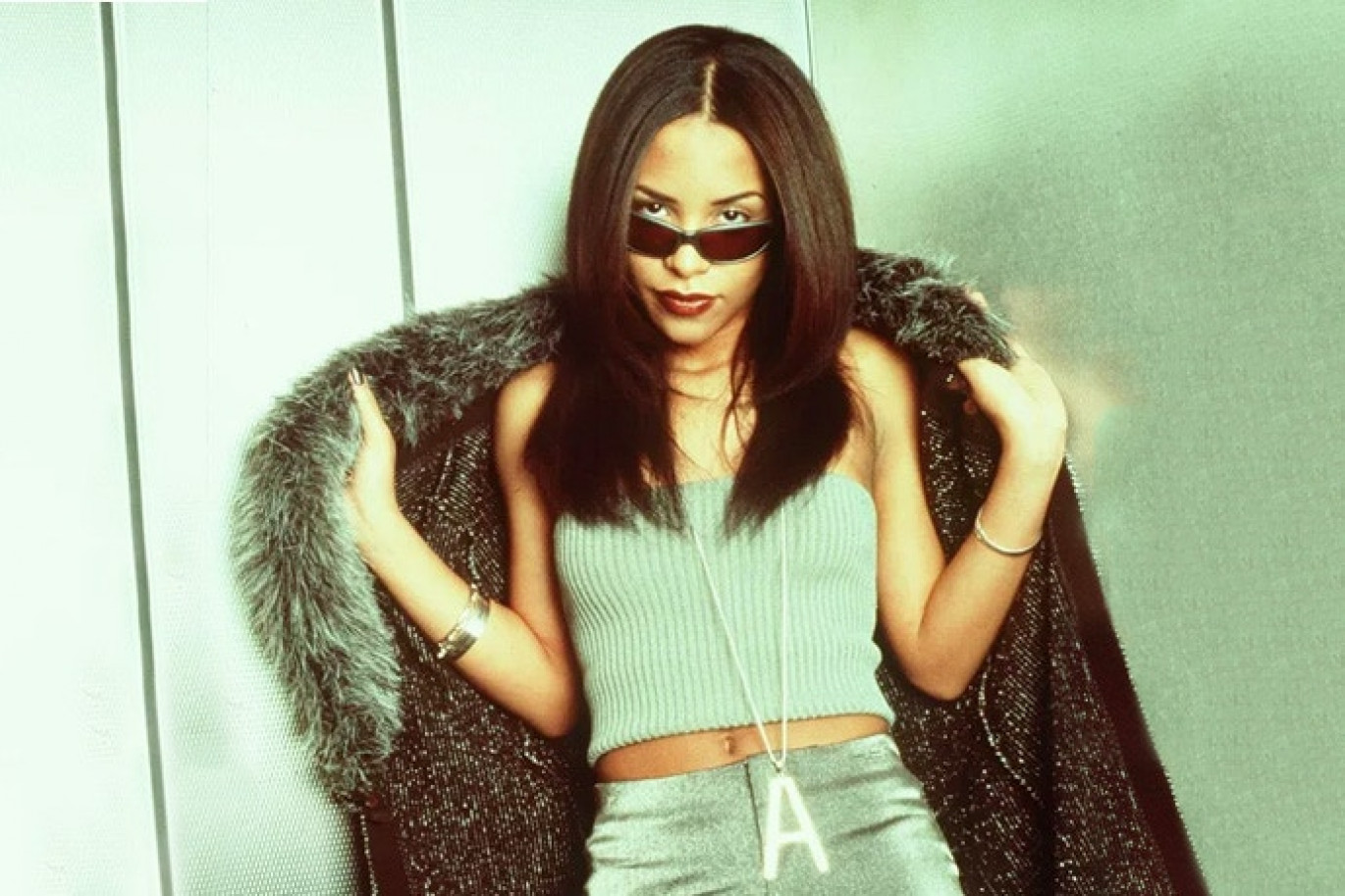 Aaliyah We love glasses