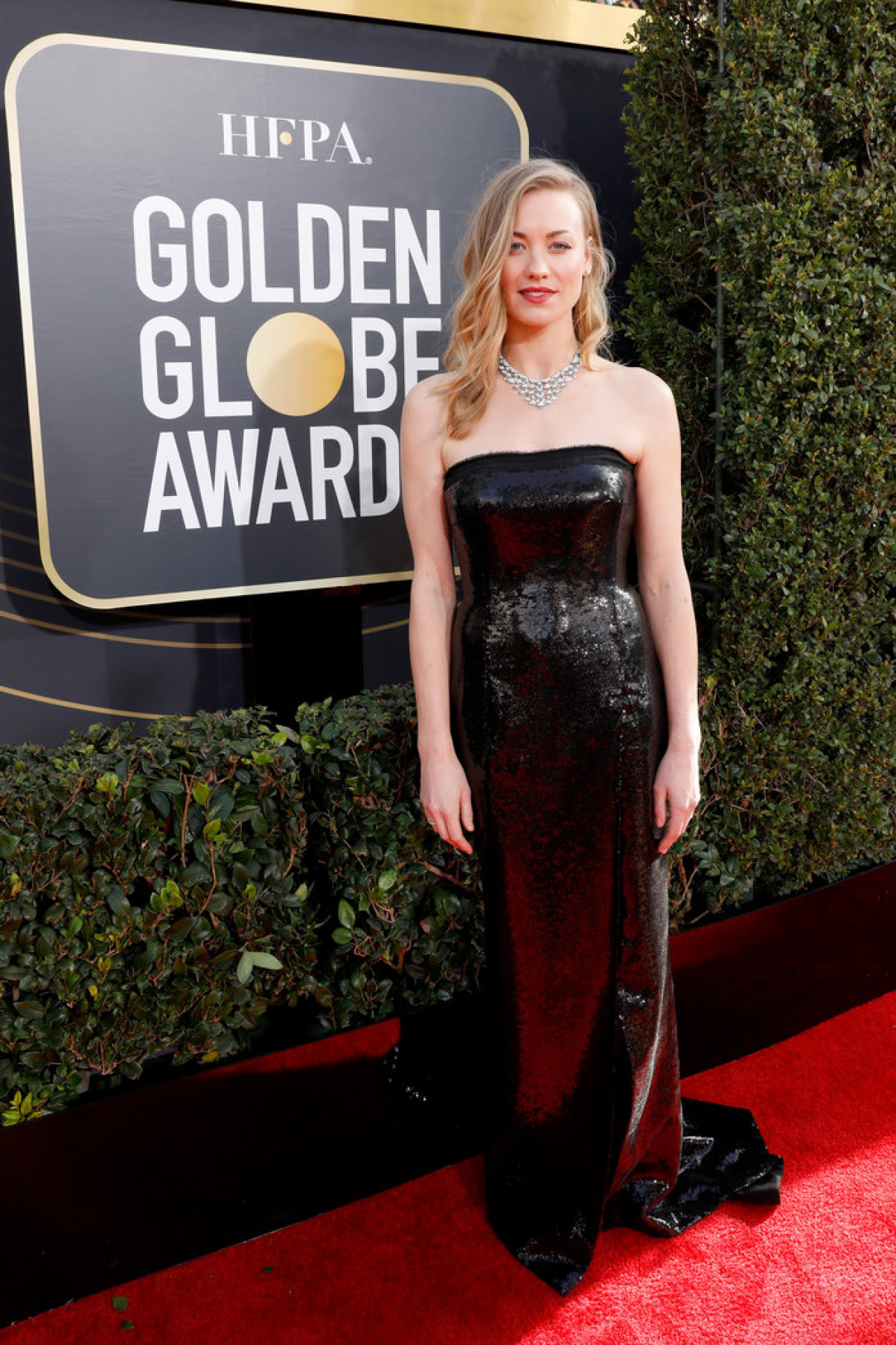 010718 golden globes arrival yvonne strahovski lead